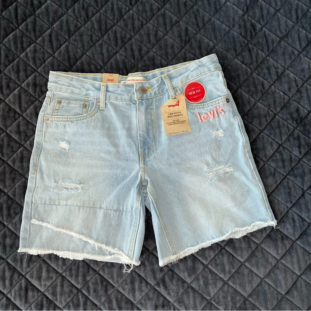 Levi's Girl's Jean Shorts Size 14 Embroidered Distressed Denim Midi A